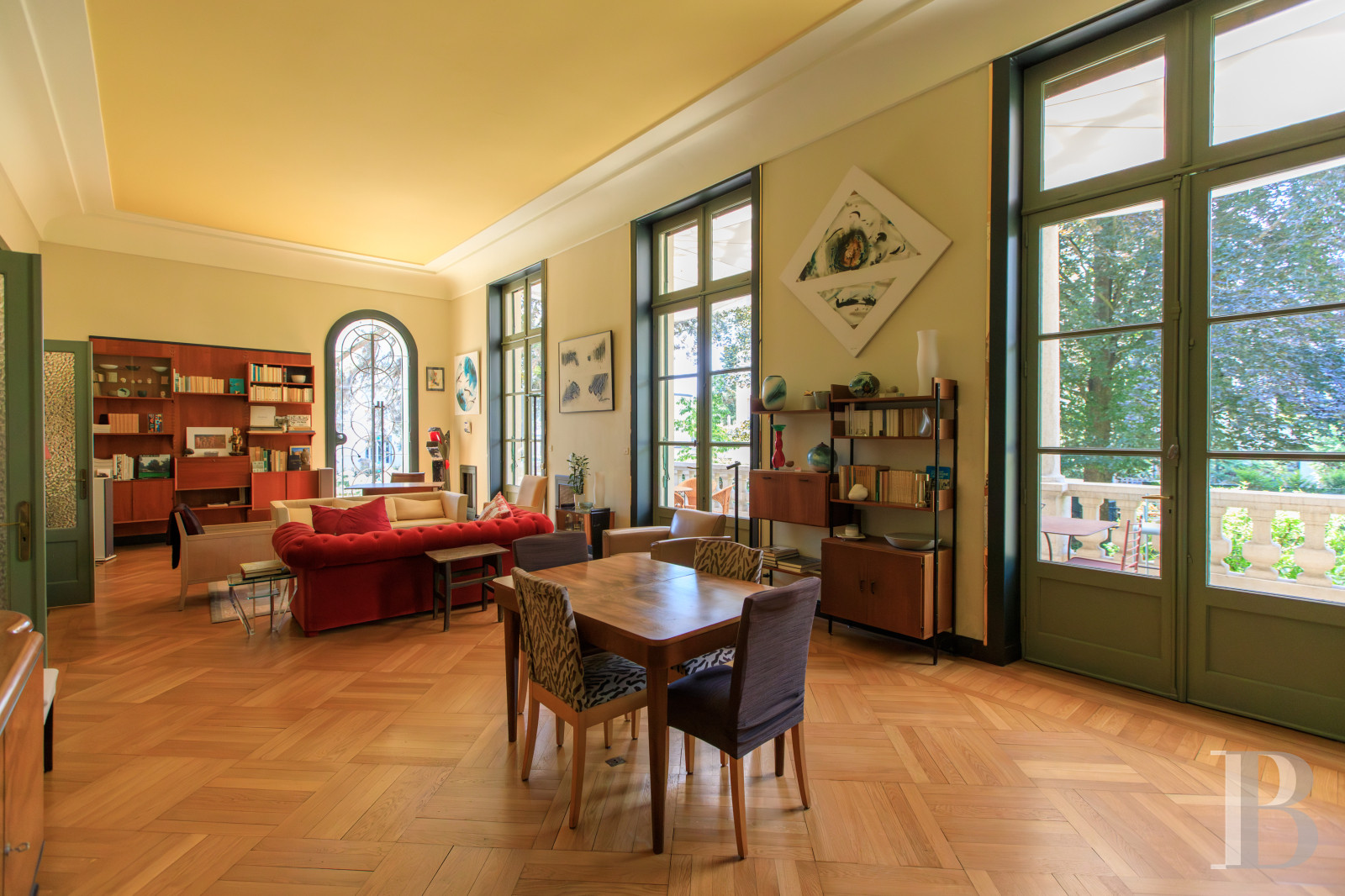 En Saône-et-Loire, à Mâcon, une villa et son jardin entièrement de style Art déco - photo  n°25